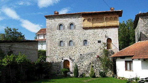 Kullat e Junikut - Junik Towers