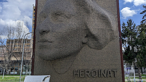 Memoriali Heroinat në Prishtinë